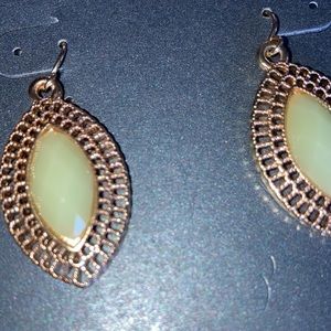 NWOT FASHION ACCENTS green navette shape w/textured gold casting. $15